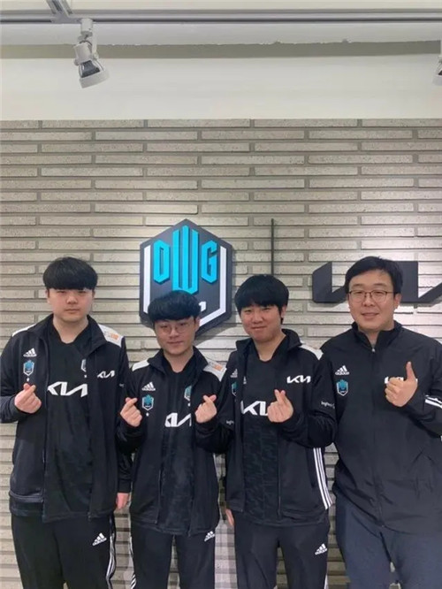 随后以 随后以